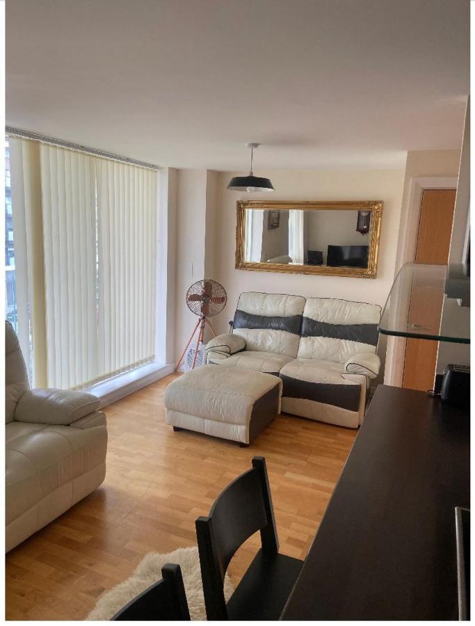 Lovely 2Br Apartment W/ City View London Exteriör bild