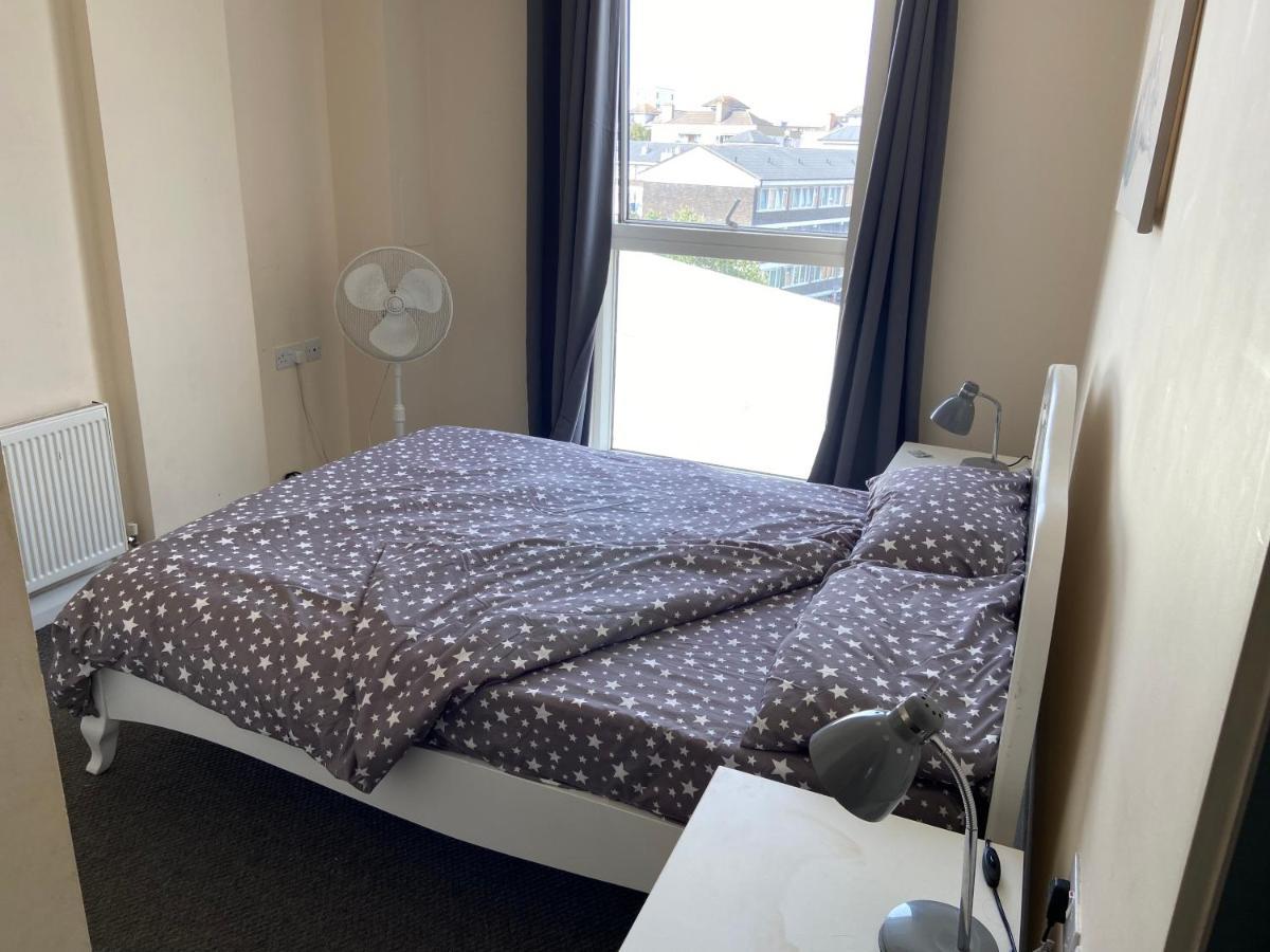 Lovely 2Br Apartment W/ City View London Exteriör bild